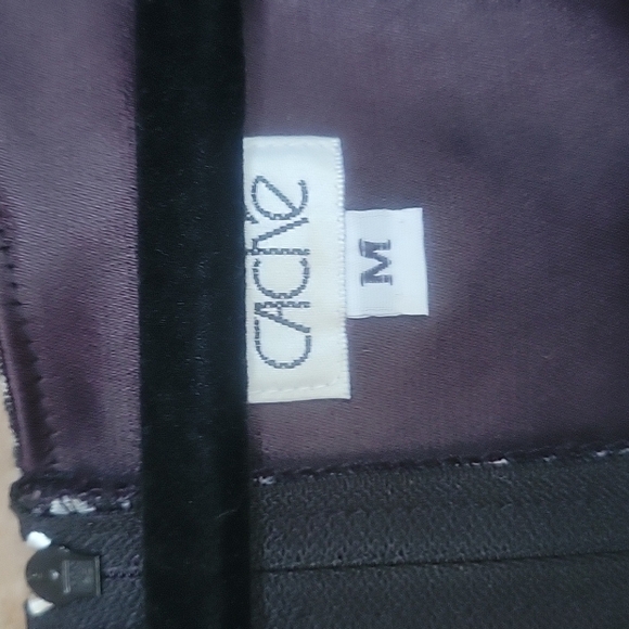 Cache Gray and Black Leopard VNeck Ruched Front Dress Size Medium - Picture 3 of 5